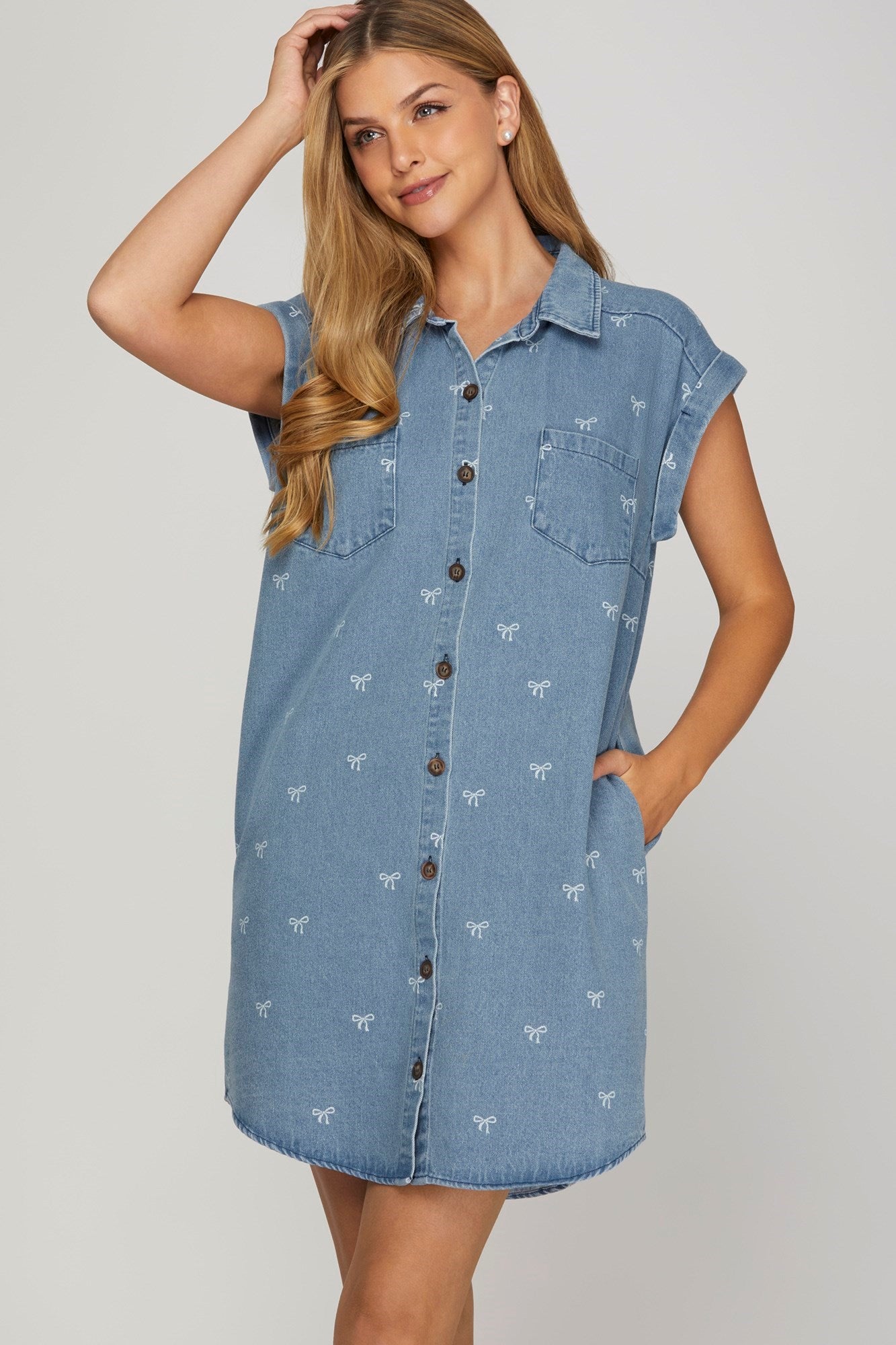 BOW BUTTON DOWN BOW PRINT DENIM WASHED SHIRT DRESS WITH SIDE POCKETS